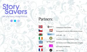 Prezentacja graficzna partnerstwa międzynarodowego, w którym był realizowany projket Story SAvers. Na białym tele ozdobionym szarą wijąca się roslinności widać flagi państw i logotypy instytucji z danych państw borących udział w projkecie.